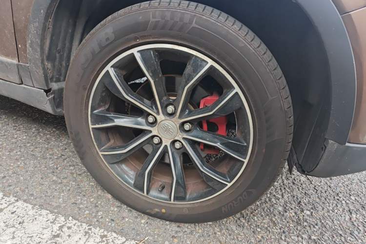 Used FAW Senya R7 2016 1.6L Manual Luxury Model Right Front Wheel Hub