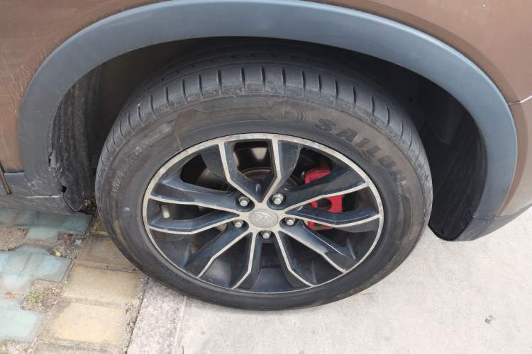 Used FAW Senya R7 2016 1.6L Manual Luxury Model Right Front Wheel Hub