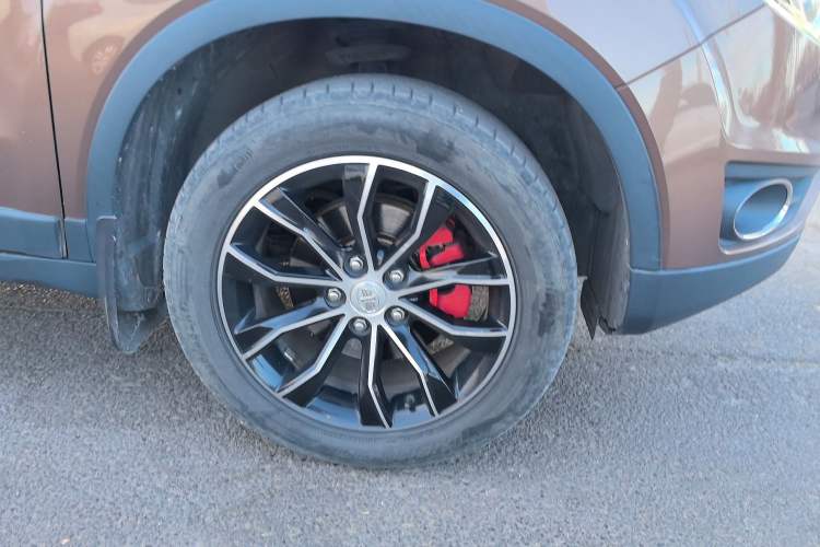 Used FAW Senya R7 2016 1.6L Manual Luxury Model Right Front Wheel Hub