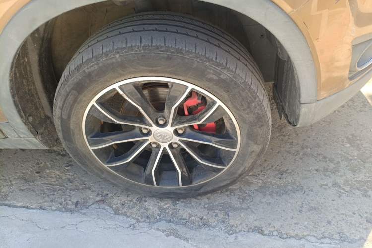 Used FAW Senya R7 2016 1.6L Manual Luxury Model Right Front Wheel Hub