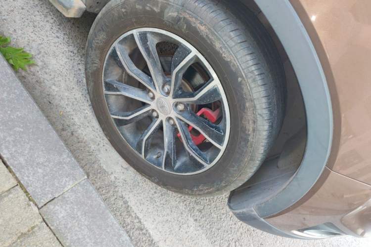 Used FAW Senya R7 2016 1.6L Manual Luxury Version Right Front Wheel Hub