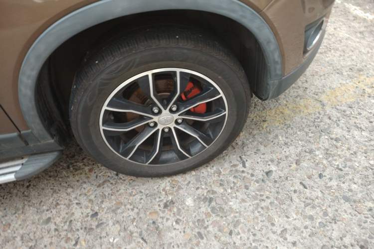 Used FAW Senya R7 2016 1.6L Manual Smart Version Right Front Wheel Hub