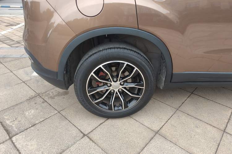 Used FAW Senya R7 2016 1.6L Manual Luxury Model Right Rear Wheel Hub