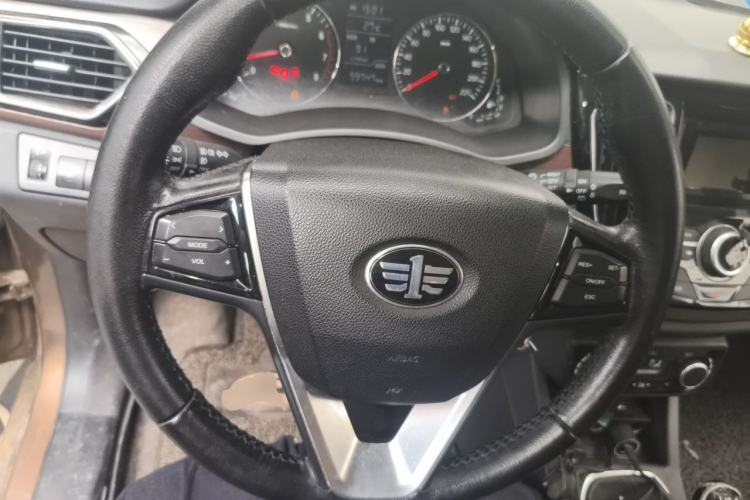 Used FAW Senya R7 2016 1.6L Manual Luxury Model Steering Wheel