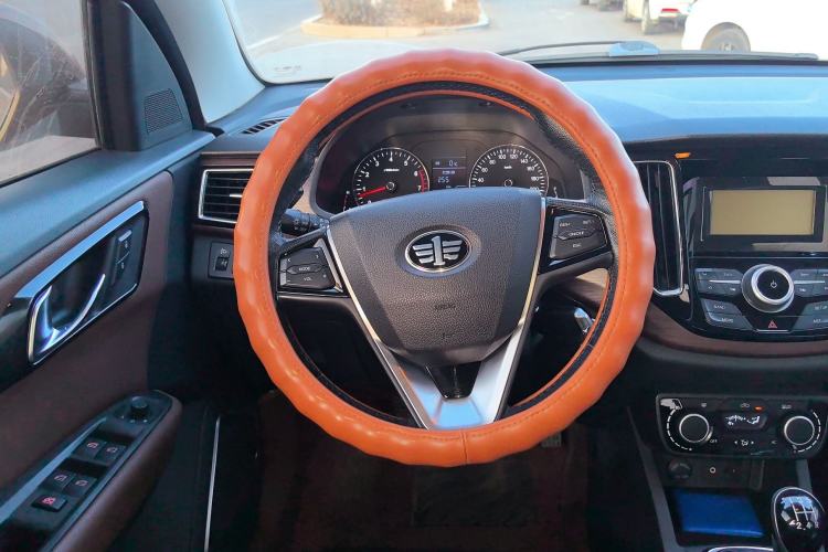 Used FAW Senya R7 2016 1.6L Manual Luxury Model Steering Wheel