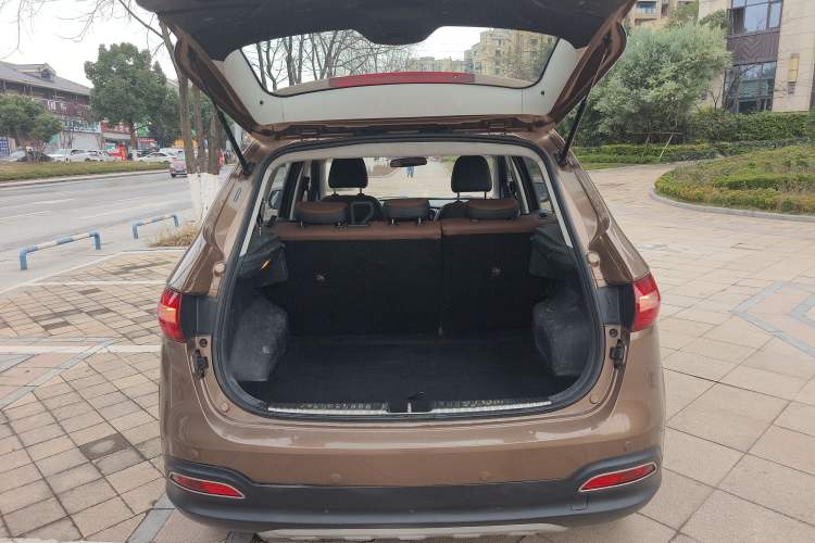 Used FAW Senya R7 2016 1.6L Manual Luxury Model Trunk