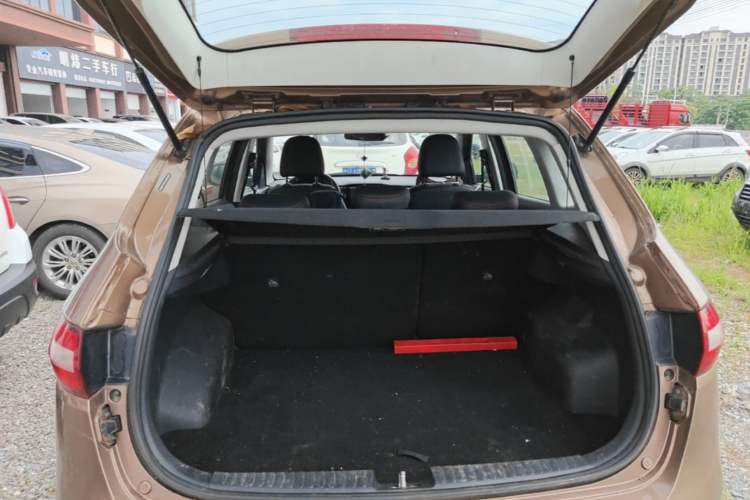 Used FAW Senya R7 2016 1.6L Manual Luxury Model Trunk