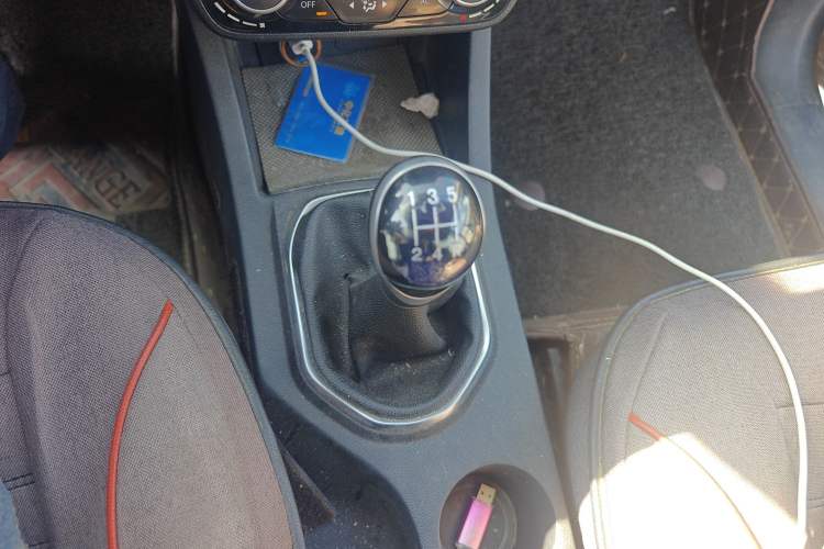 Used FAW Senya R7 2016 1.6L Manual Smart Version Gear Lever
