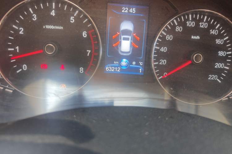 Used FAW Senya R7 2016 1.6L Manual Smart Version Odometer Close Up