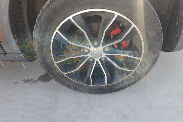 Used FAW Senya R7 2016 1.6L Manual Smart Version Right Front Wheel Hub