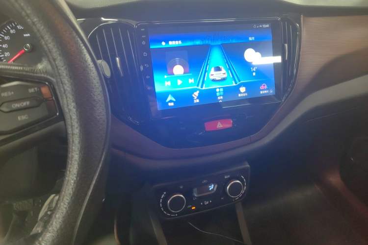 Used FAW Senya R7 2016 1.6L Manual Luxury Model Audio And AC Panel