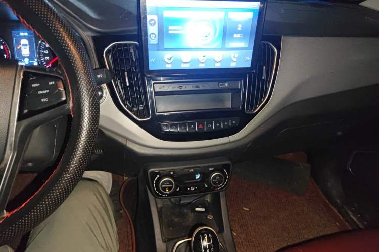 Used FAW Senya R7 2016 1.6L Manual Luxury Version Audio And AC Panel