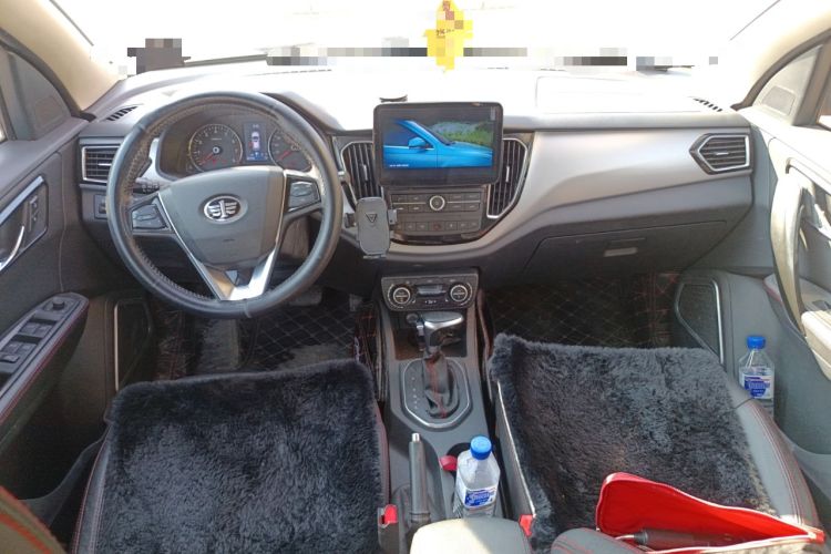 Used FAW Senya R7 2016 1.6L Automatic Prestige Model Center Console