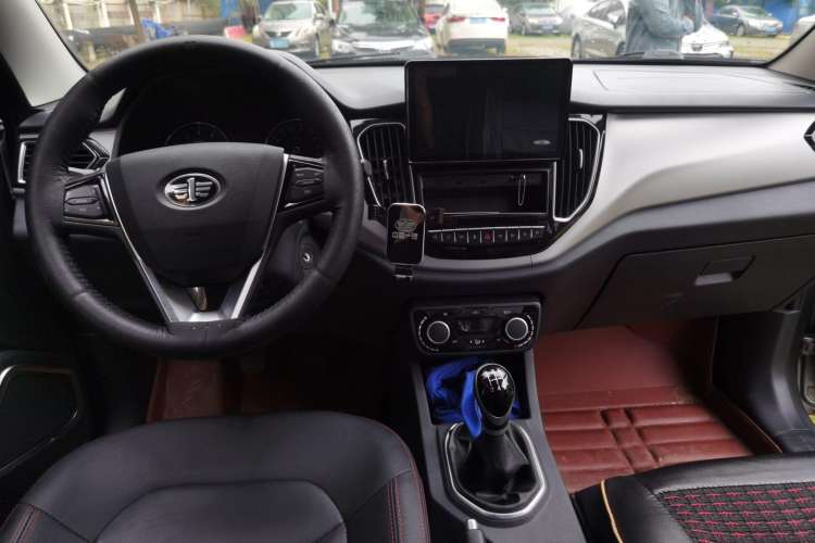 Used FAW Senya R7 2016 1.6L Manual Smart Version Center Console