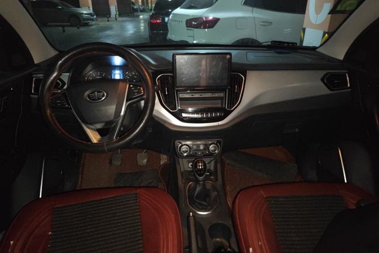 Used FAW Senya R7 2016 1.6L Manual Luxury Version Center Console