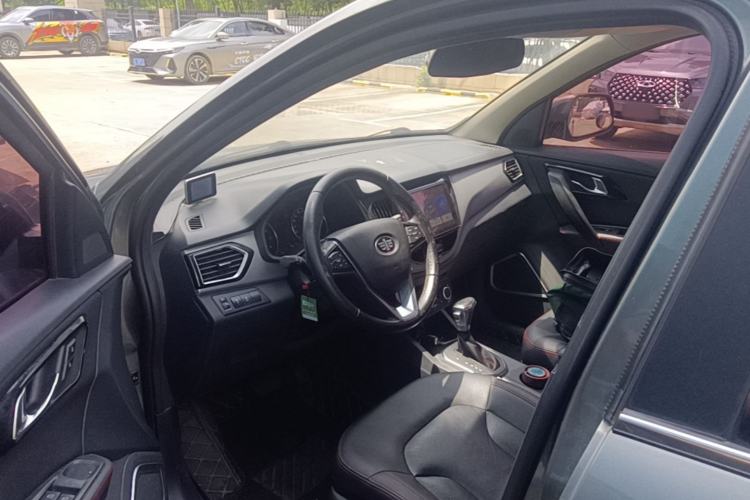 Used FAW Senya R7 2016 1.6L Automatic Luxury Model Driver Seat