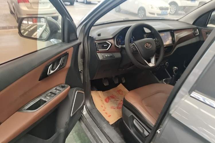 Used FAW Senya R7 2016 1.6L Manual Luxury Model Driver Seat