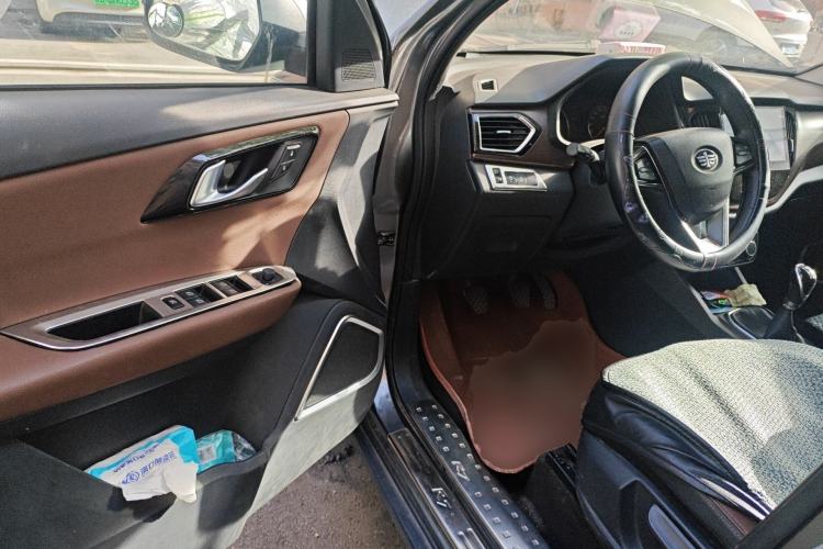 Used FAW Senya R7 2016 1.6L Manual Luxury Model Driver Seat