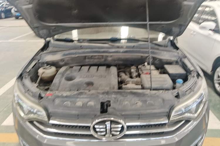 Used FAW Senya R7 2016 1.6L Manual Luxury Model Engine Bay
