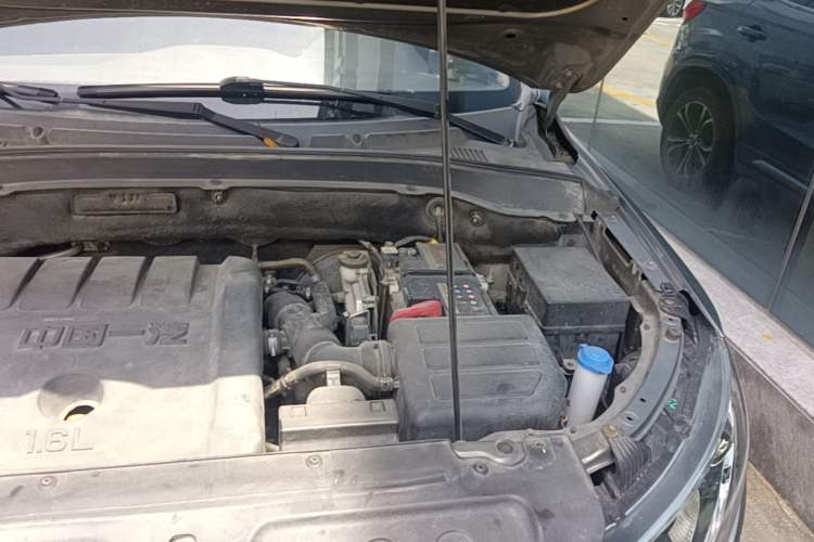 Used FAW Senya R7 2016 1.6L Automatic Luxury Model Engine Bay Left