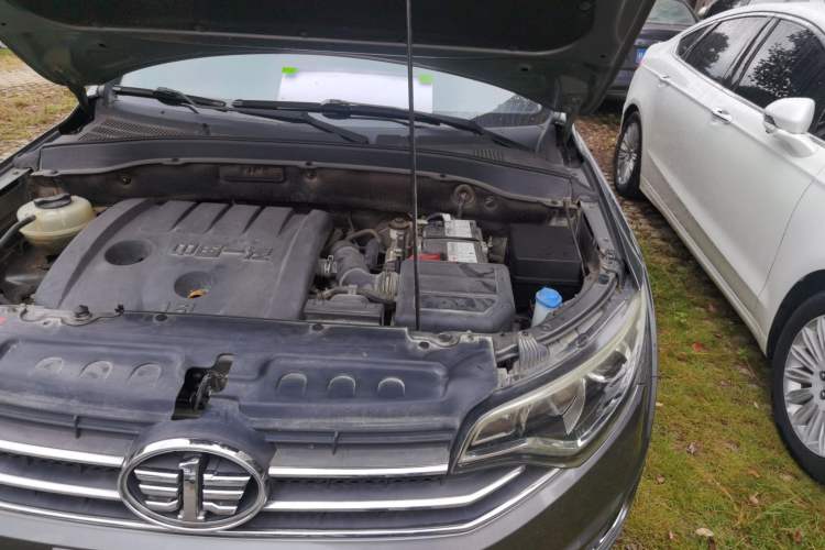 Used FAW Senya R7 2016 1.6L Manual Smart Version Engine Bay Left