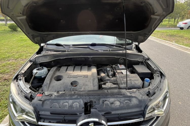 Used FAW Senya R7 2016 1.6L Manual Luxury Model Engine Bay