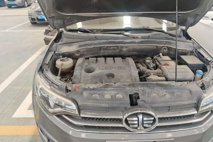 Used FAW Senya R7 2016 1.6L Manual Luxury Model Engine Bay Right