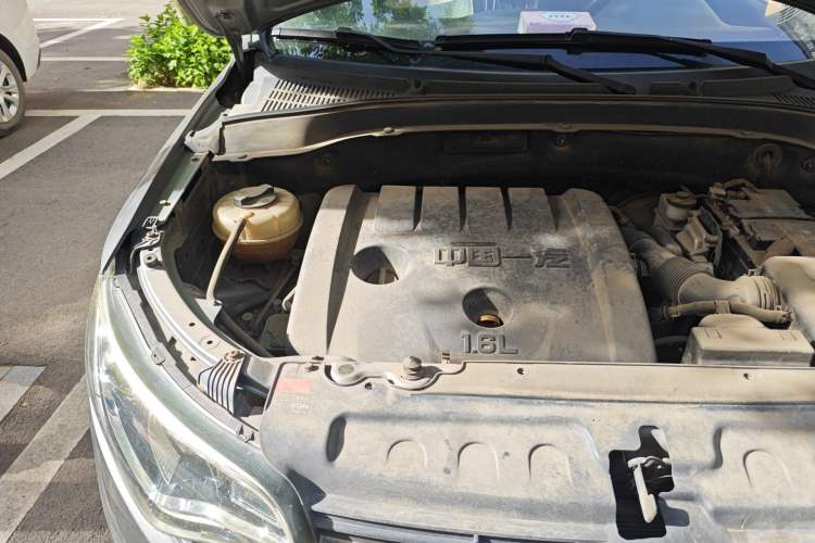 Used FAW Senya R7 2016 1.6L Manual Luxury Model Engine Bay Right