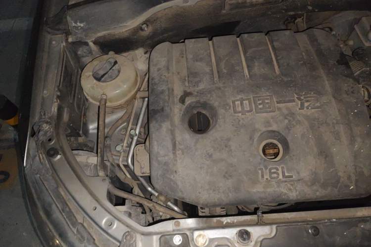 Used FAW Senya R7 2016 1.6L Manual Luxury Version Engine Bay Right