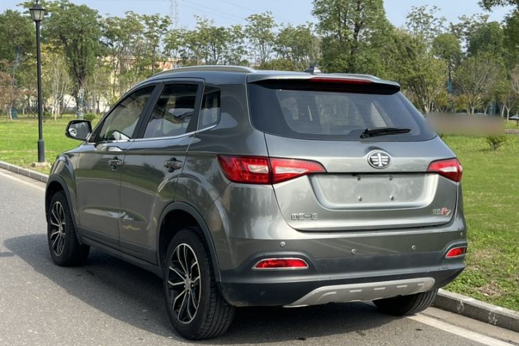 Used FAW Senya R7 2016 1.6L Manual Luxury Model Exterior 1