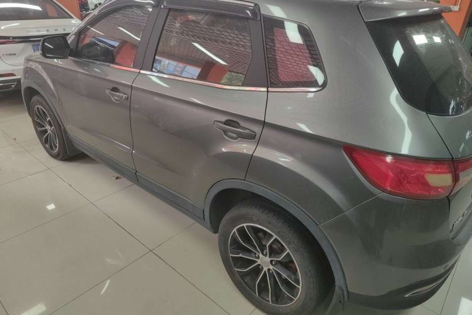 Used FAW Senya R7 2016 1.6L Manual Luxury Model Exterior 3