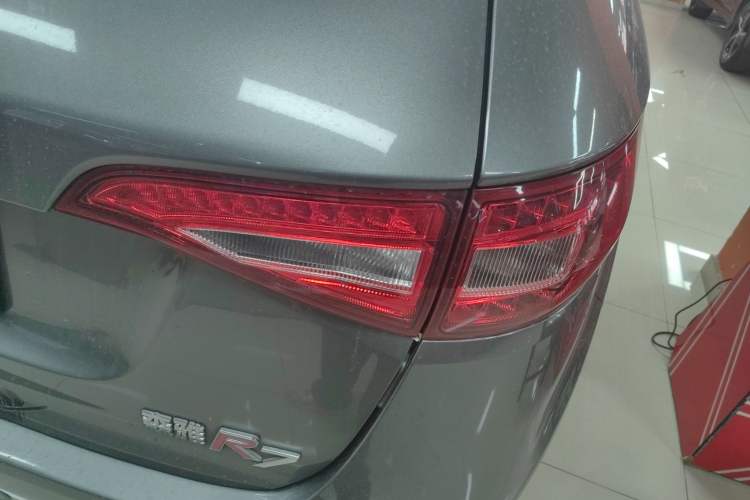 Used FAW Senya R7 2016 1.6L Manual Luxury Model Exterior 6