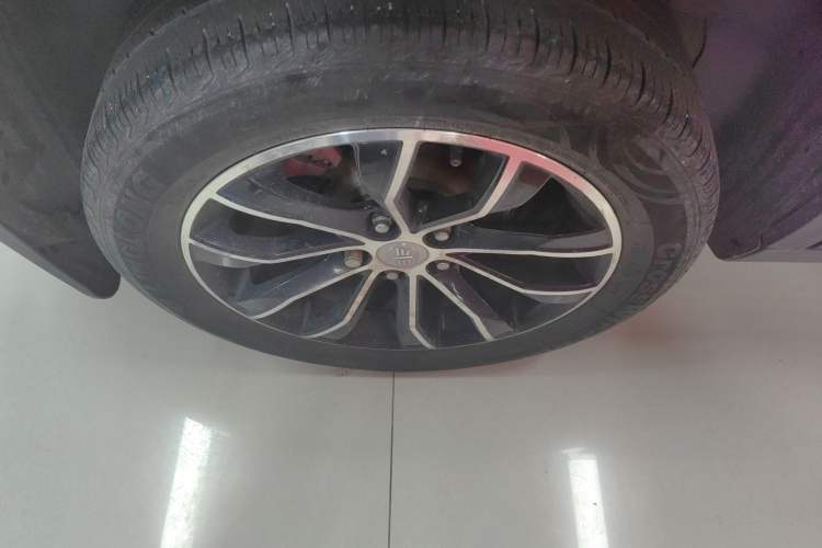 Used FAW Senya R7 2016 1.6L Manual Luxury Model Exterior 8