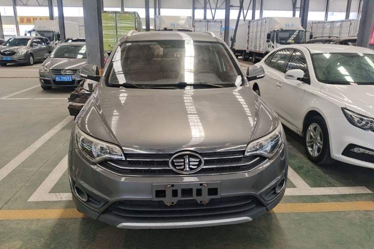 Used FAW Senya R7 2016 1.6L Manual Luxury Model Front