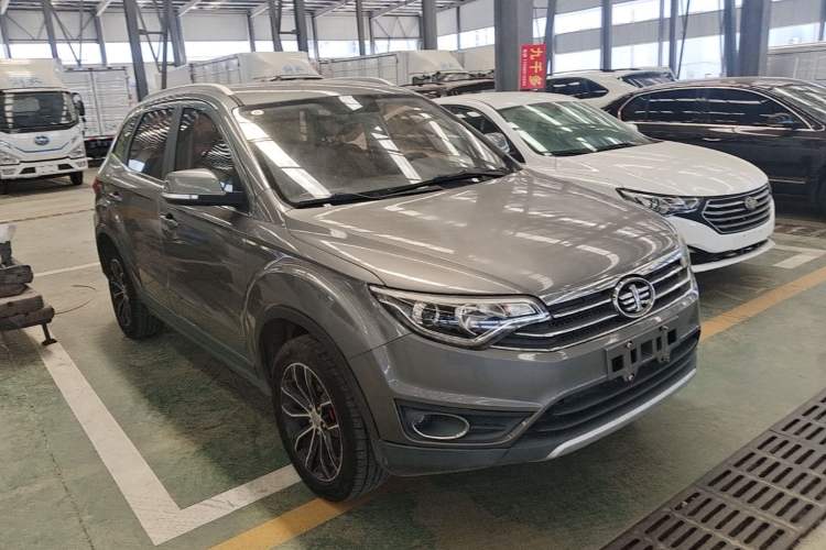 Used FAW Senya R7 2016 1.6L Manual Luxury Model Front Right 45 Deg