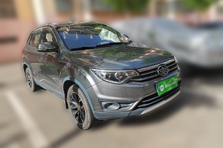 Used FAW Senya R7 2016 1.6L Manual Luxury Model Front Right 45 Deg