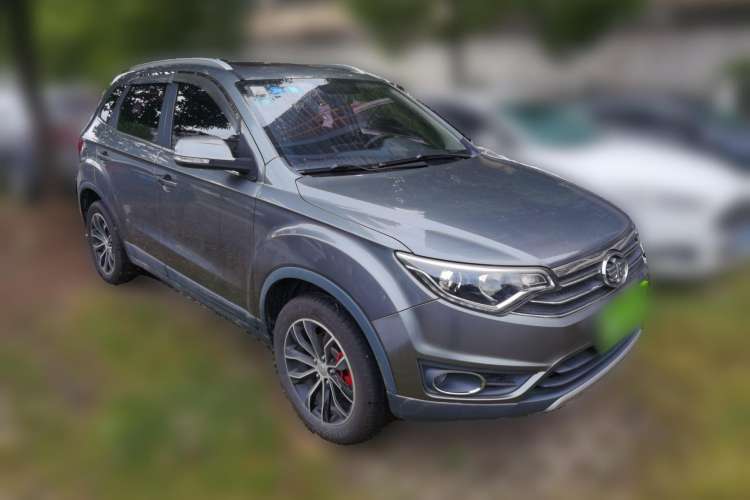 Used FAW Senya R7 2016 1.6L Manual Smart Version Front Right 45 Deg