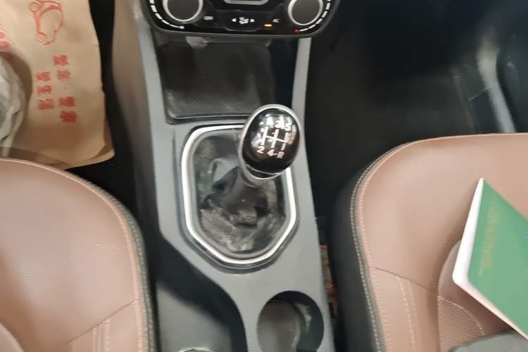 Used FAW Senya R7 2016 1.6L Manual Luxury Model Gear Lever