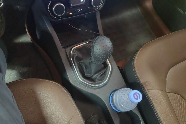 Used FAW Senya R7 2016 1.6L Manual Luxury Model Gear Lever