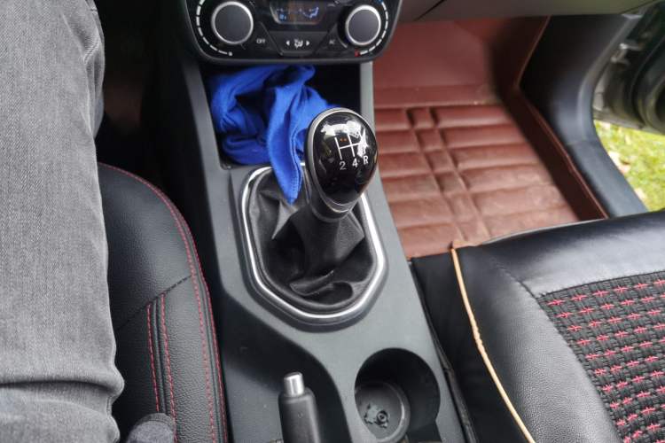 Used FAW Senya R7 2016 1.6L Manual Smart Version Gear Lever