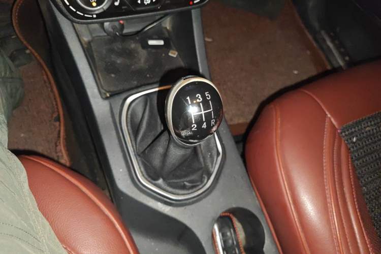 Used FAW Senya R7 2016 1.6L Manual Luxury Version Gear Lever