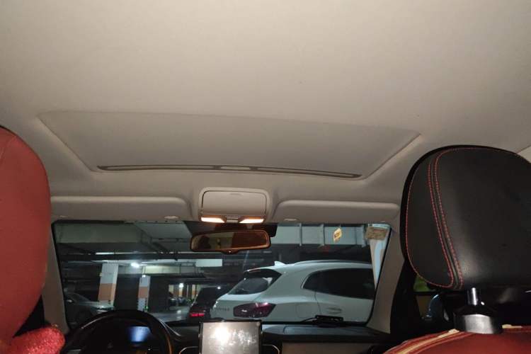 Used FAW Senya R7 2016 1.6L Manual Luxury Version Headliner