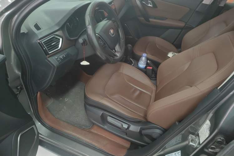 Used FAW Senya R7 2016 1.6L Manual Luxury Model Interior 3