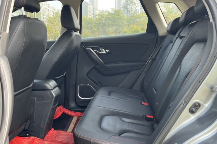 Used FAW Senya R7 2016 1.6L Manual Luxury Model Interior 3