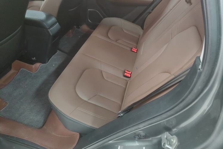 Used FAW Senya R7 2016 1.6L Manual Luxury Model Interior 4