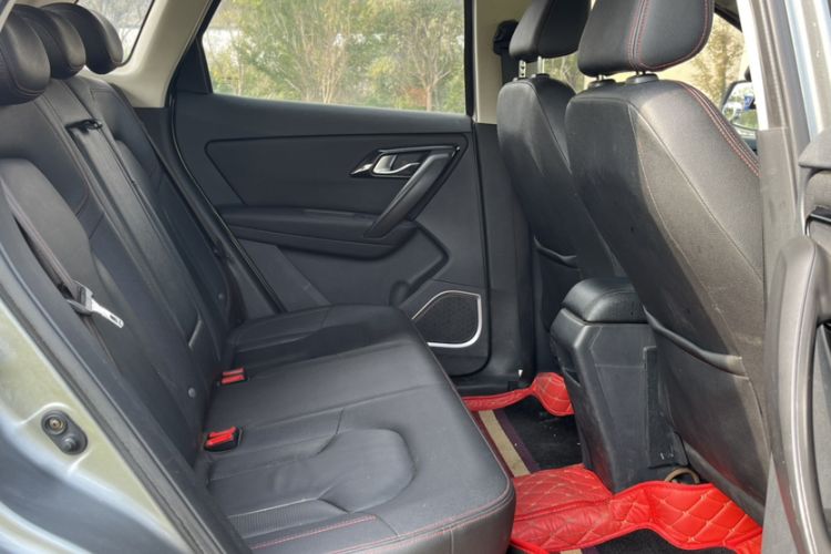 Used FAW Senya R7 2016 1.6L Manual Luxury Model Interior 4