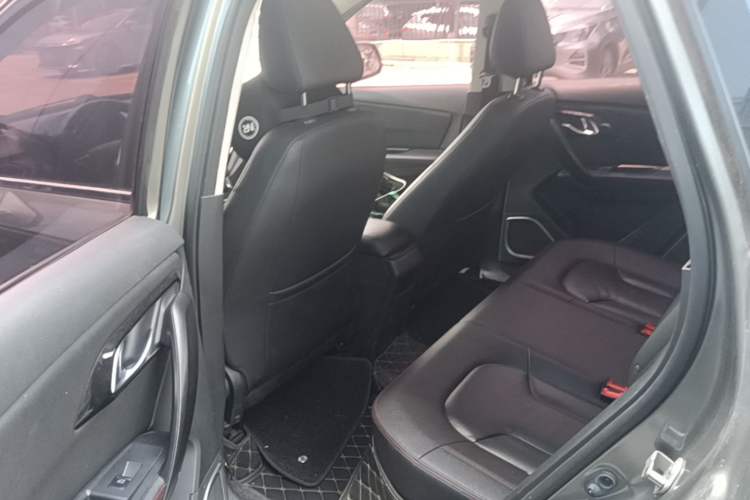 Used FAW Senya R7 2016 1.6L Automatic Luxury Model Left Rear Seat