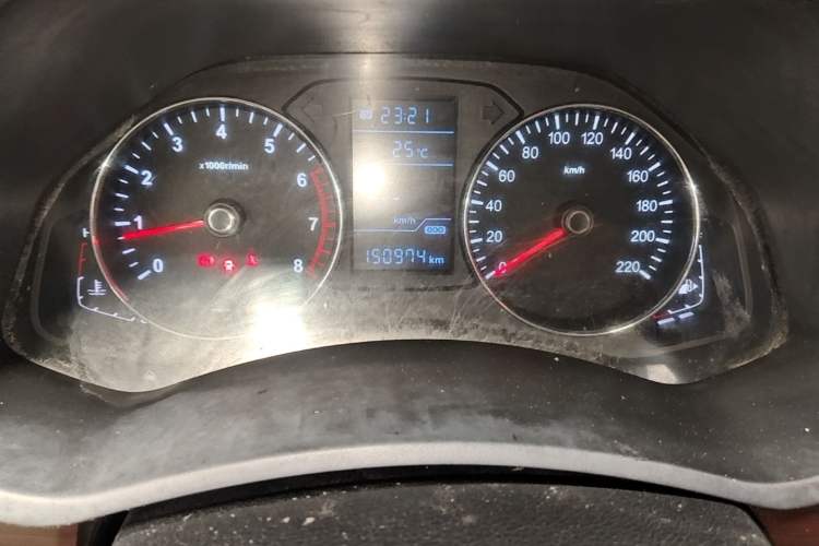 Used FAW Senya R7 2016 1.6L Manual Luxury Model Odometer Close Up