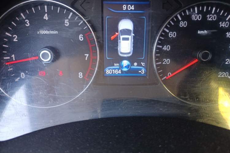 Used FAW Senya R7 2016 1.6L Automatic Prestige Model Odometer Close Up