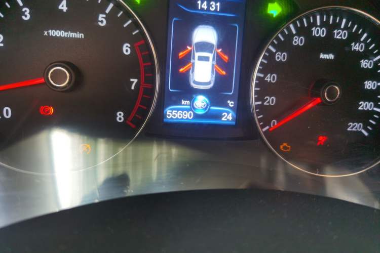 Used FAW Senya R7 2016 1.6L Manual Smart Version Odometer Close Up